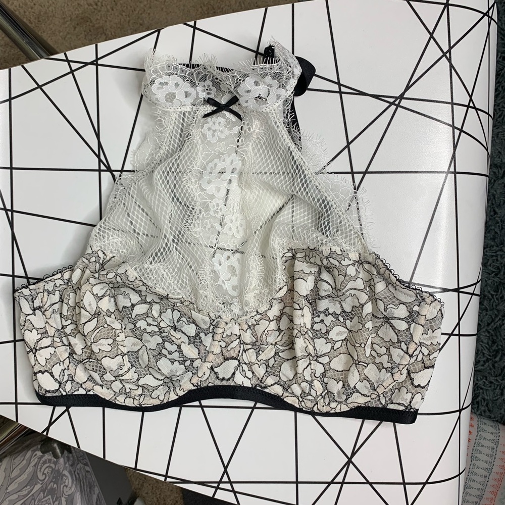 NWT Victoria’s Secret lace bra size 34D